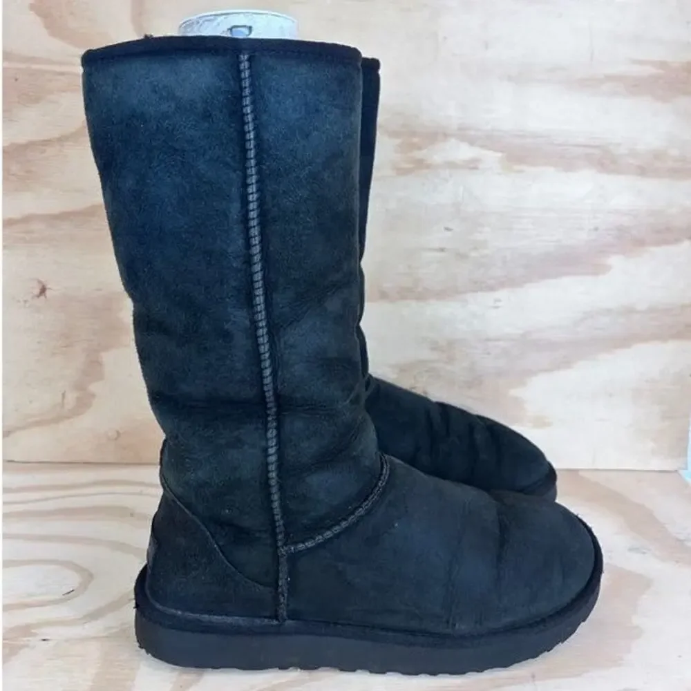 UGG - Classic Tall II Chestnut - Winter Boots - Black - Women's - 9 -S/N 1016224